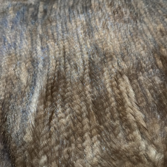 Beautiful woven natural color mink shawl - Picture 5 of 6